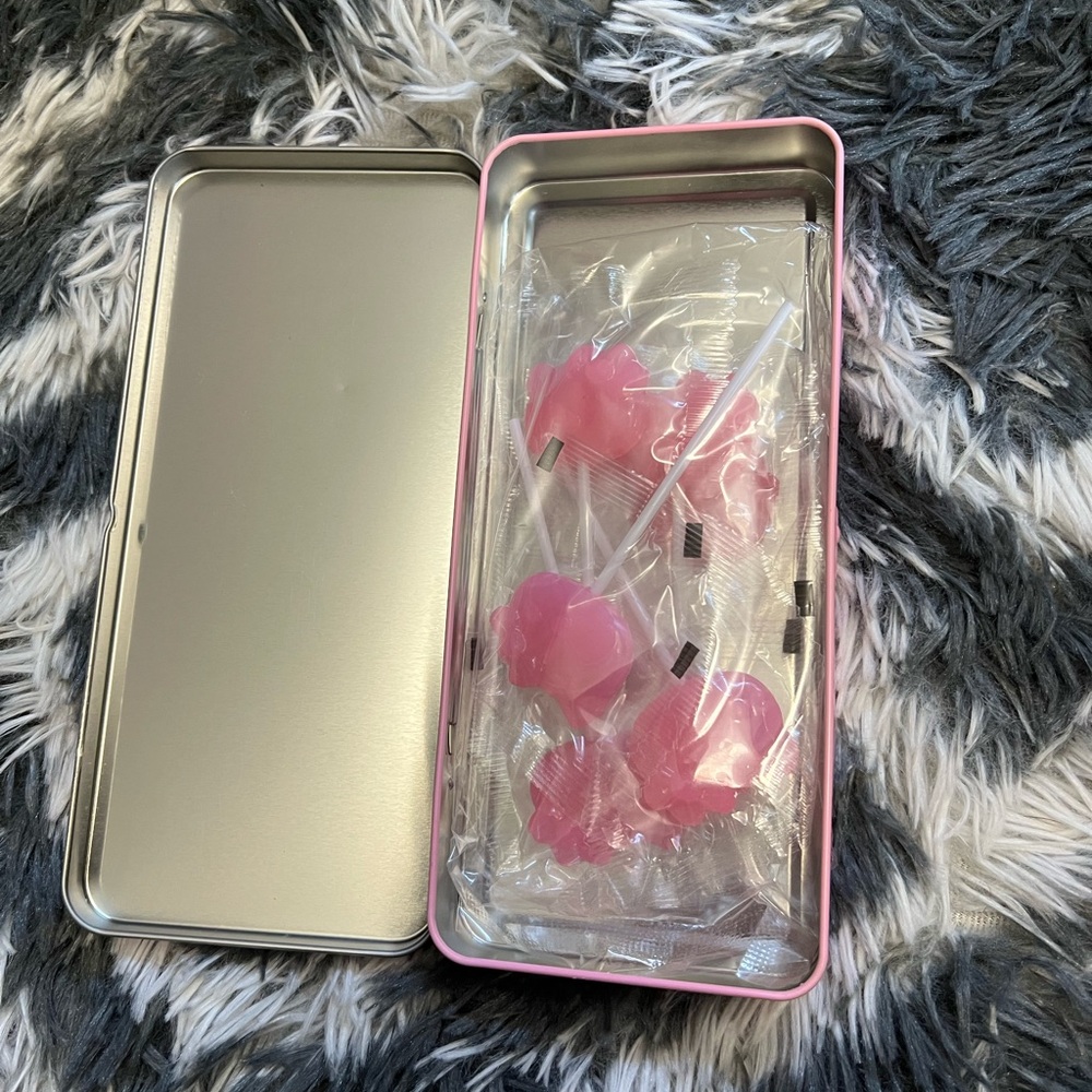 Sanrio Hello Kitty Lollipop in Collectible Tin NWT not expired - Picture 3 of 3